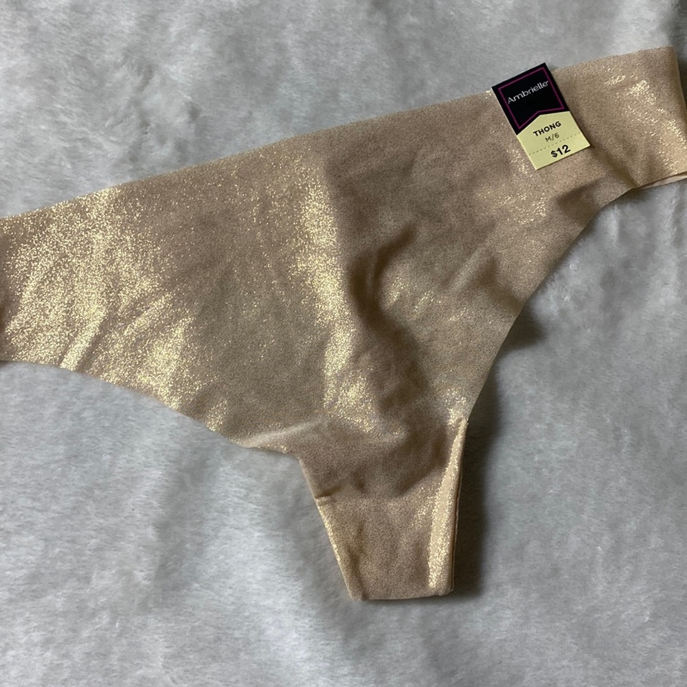 Medium Ambrielle NWT no show thong
